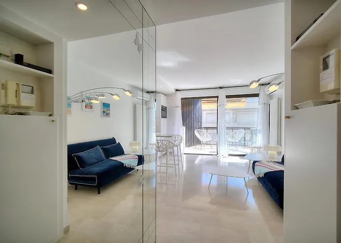 Ref 1745 - Center - For Rent *